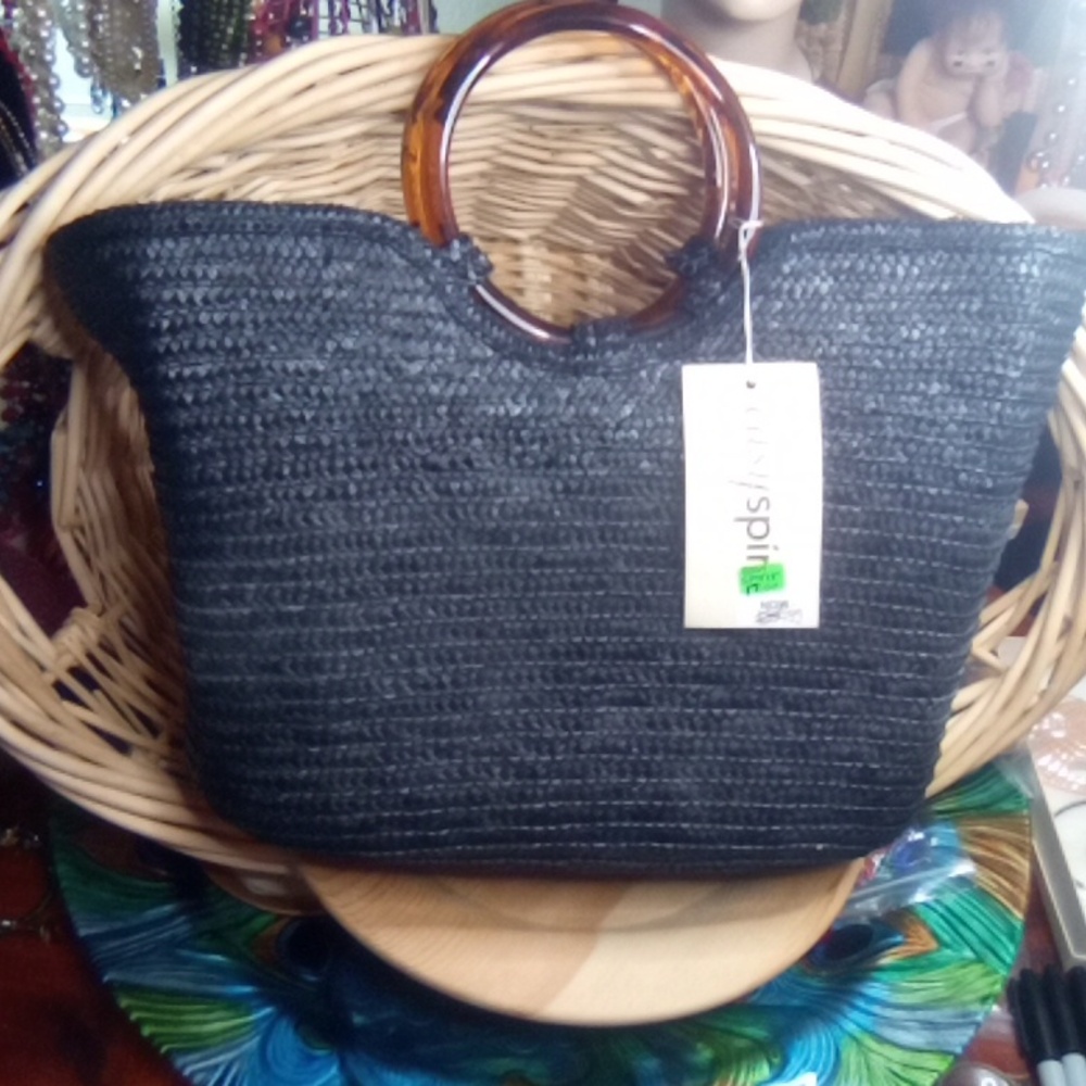 Easy spirit brand basket beach bag with plastic style handles?
